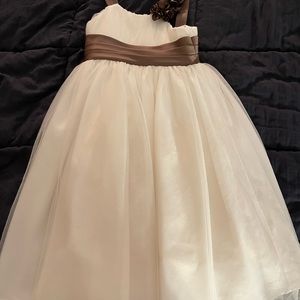 Toddlers Flower Girl Dress. Size 3T, straps waist belt in the color of Mocha.